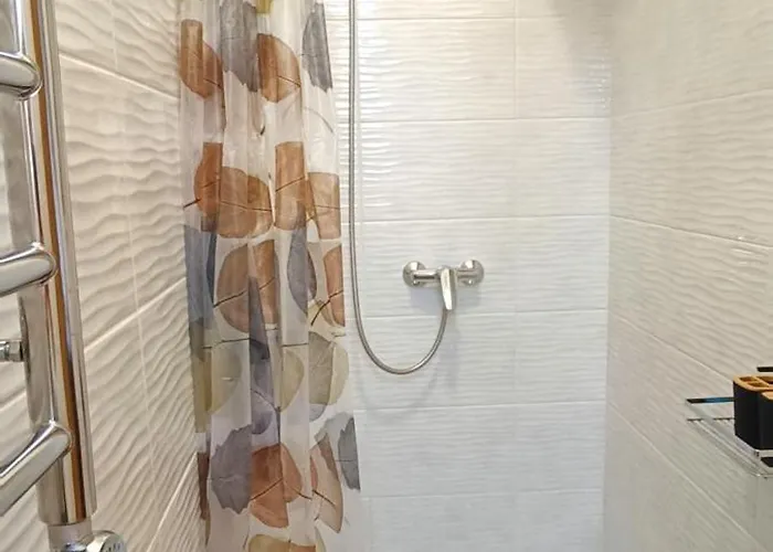 Cozy & Bright With Park Nearby - Free Parking, Riga, Up To 5 Guests Riga